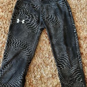 Girls size small UA Capri